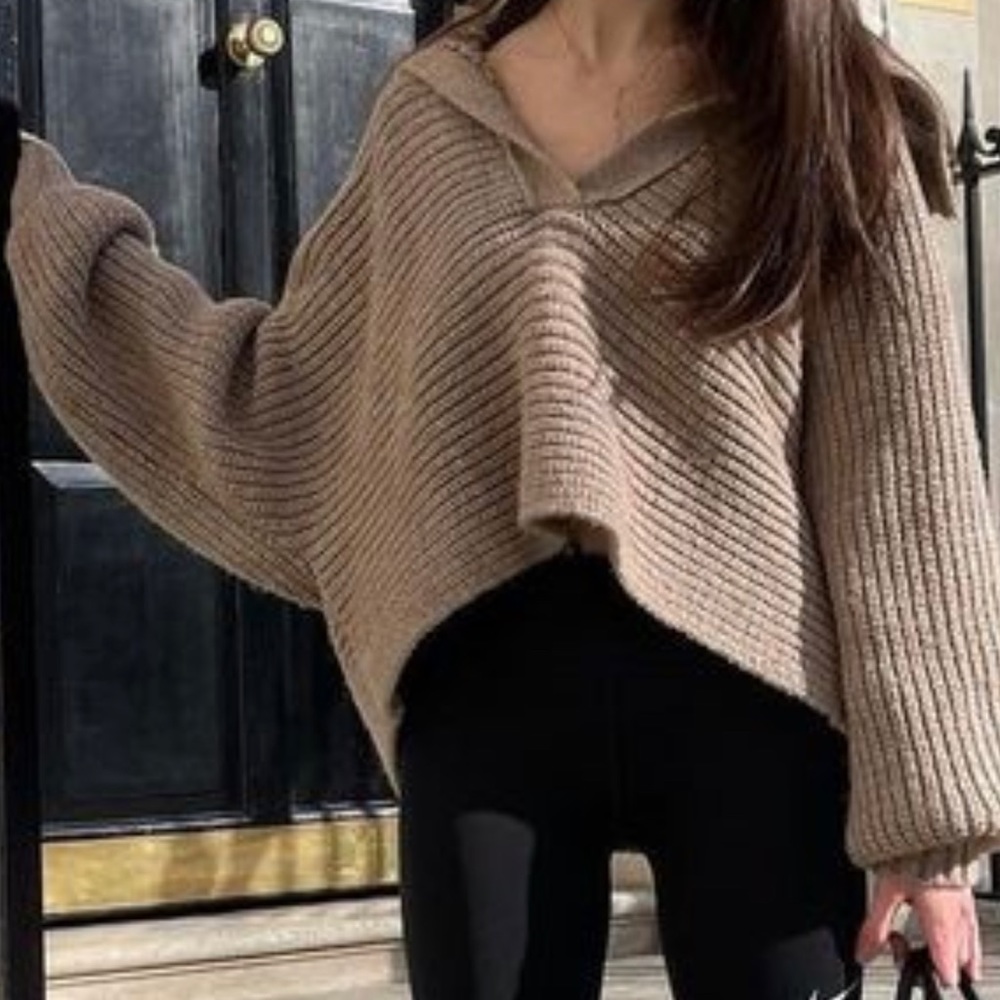 NWT House of Harlow brown/tan color w/ Collar V neck long balloon sleeve Sweater
